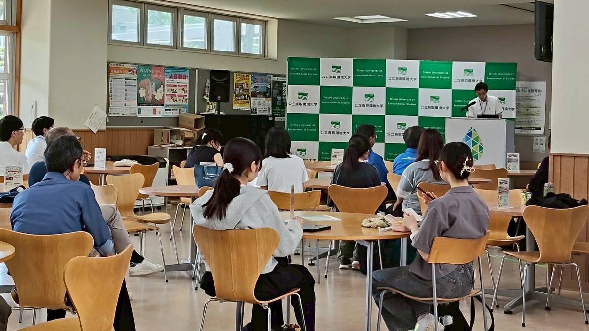 kankyo_U's tweet photo. 🌱TUES Sustainability Week Day2は…
#脱炭素 をテーマに3者が登壇しました！

🎙ゲスト 鳥取市(スマートエネルギータウン推進室)
🎙ゲスト M&amp;C鳥取水力発電㈱
🎙学生EMS委員会

📖古本・古着市も開催中です👚

本日7/8は #生物多様性 をテーマに
🐻鳥取県のツキノワグマの実態 etc. を紹介
#TSW_2026 https://t.co/BVectJH7Ha