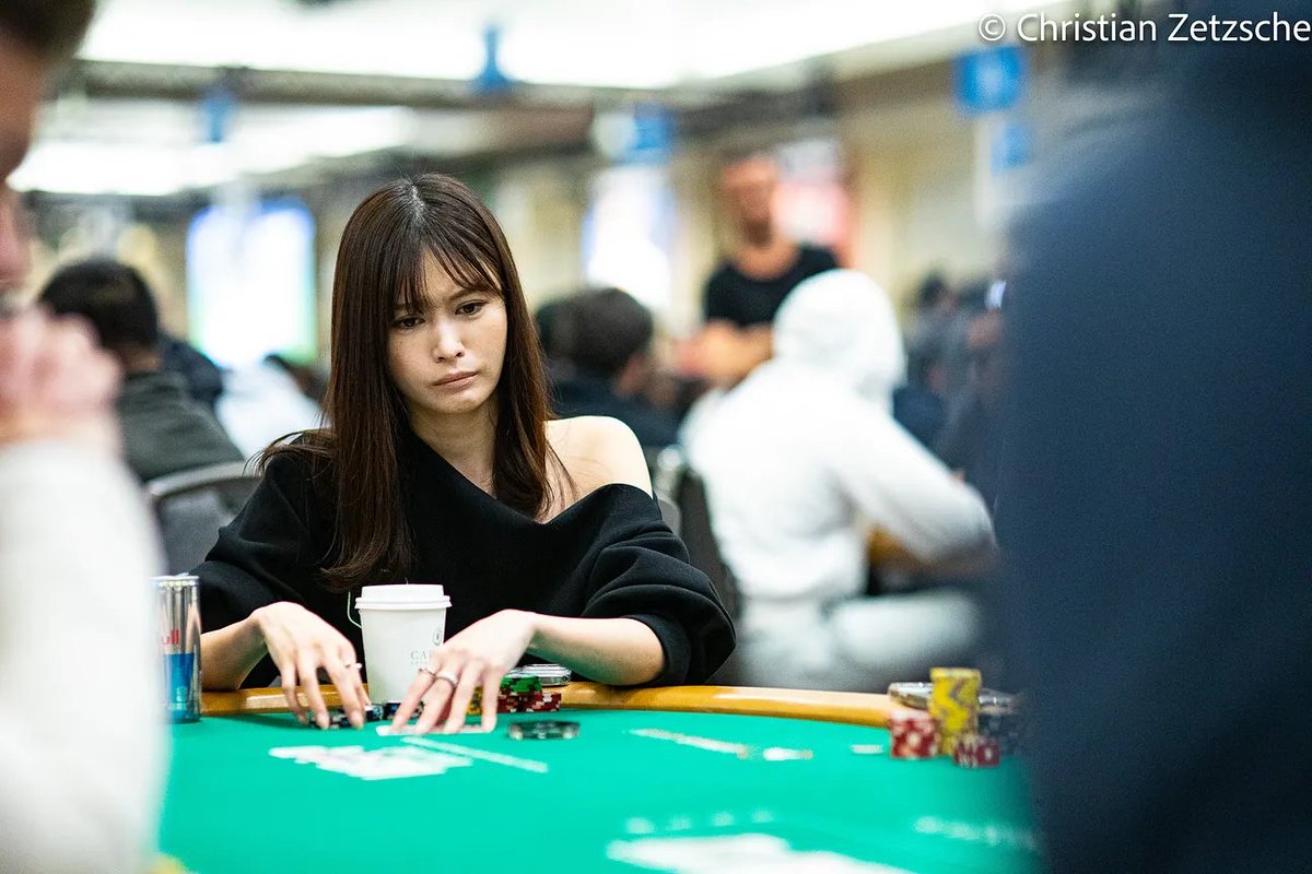 PokerMedia_L3's tweet photo. 【WSOP速報】Main Event Day2D
日本勢69名がプレイ中！🔥
日本勢トップはRuki Nakanishiさん！

9,208人参加→残り2,973人、参加費約160万円
優勝賞金16億円
『WSOP Main Event NLH』Day2D

Ruki Nakanishiさん
日本勢1位 全体57位 / 315.0K / 262BB
Akichika Kawaiさん
日本勢2位 / 297.5K / 247BB
Yota Yamaguchiさん
日本勢3位 / 230.8K / 192BB
Kaito Hashimotoさん(@kAITO___poker)
日本勢4位 / 230.0K / 191BB
Kiyoshi Eda / エダシンさん
日本勢4位 / 230.0K / 191BB
Shiina Okamoto / 岡本詩菜さん(@shiina_pkr)
日本勢12位 / 209.0K / 174BB
Reiji Kono / れいちゃそさん(@Reichaso_Poker)
日本勢13位 / 194.5K / 162BB
Kyosuke Nagami / 長見恭輔さん(@KiyoPoker22)
日本勢20位 / 140.0K / 116BB
Yuri Murakami / 村上結梨さん(@lily_tutu)
日本勢21位 / 128.0K / 106BB

注目プレイヤー

芸能界最強、
アントニーさん(@hsa199029) 77.4K / 64BB

JOPTGamesからの勝ち上がり、
NAOKIさん(@NAOKI612738) 61.9K / 51BB

ここから日本勢のDay3進出争いも本格化です！
#WSOP #ポーカー