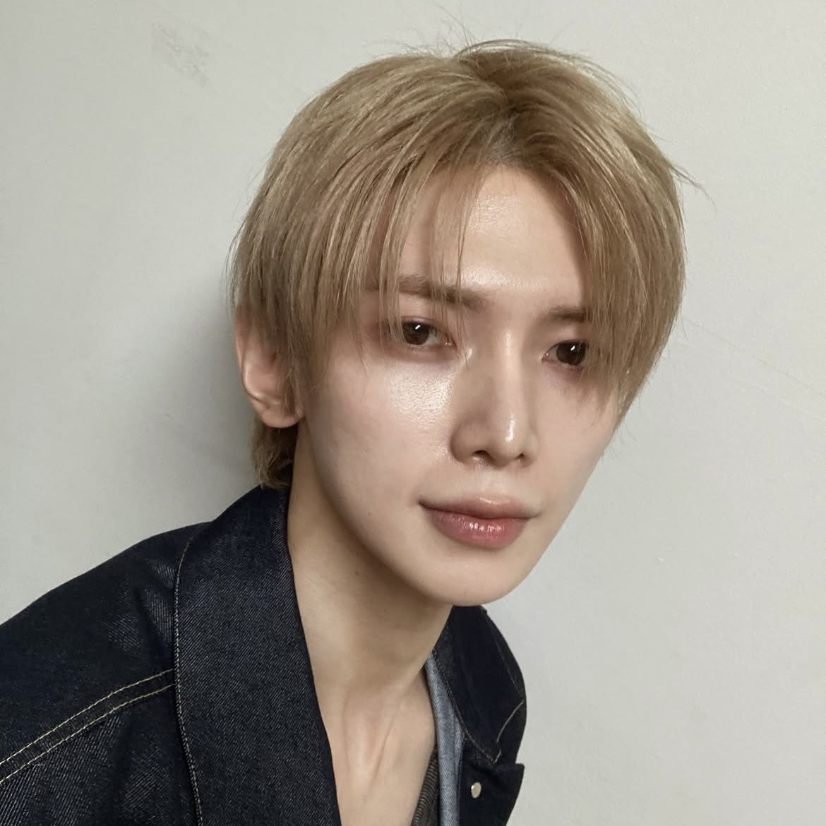 stay_tiny8's tweet photo. did yeosang get lip filler or am i tripping? THIS IS NOT HATE OR JUDGEMENT they just stood out to me more than usually and i got jealous mine don’t look like that. (these are all new photos) https://t.co/F9kNALSMjQ