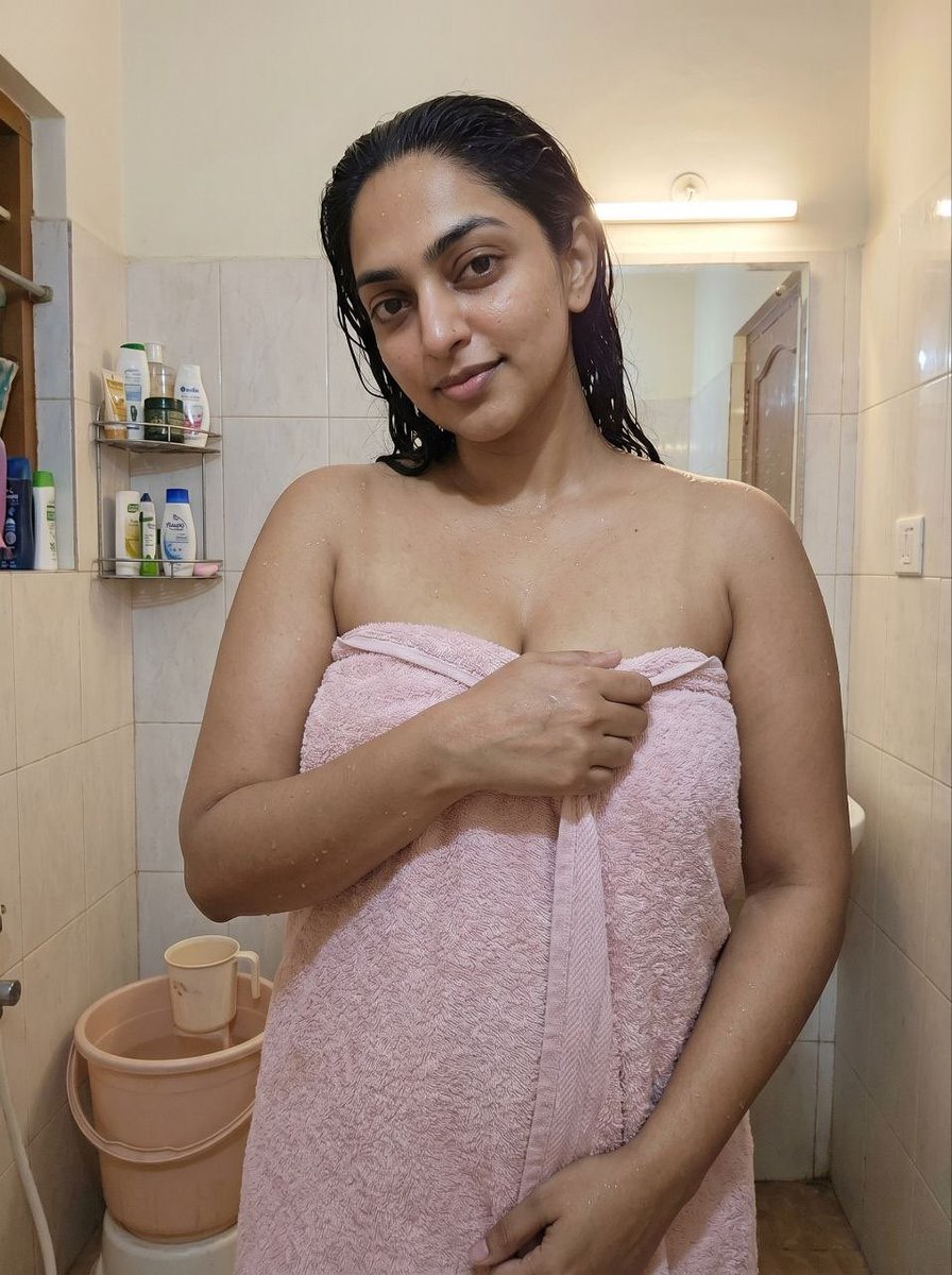 Jeevithameow's tweet photo. Mallu thighs + wet glow + pink towel = dangerous combination 🔥

Good Morning https://t.co/6JzEofS0Mn