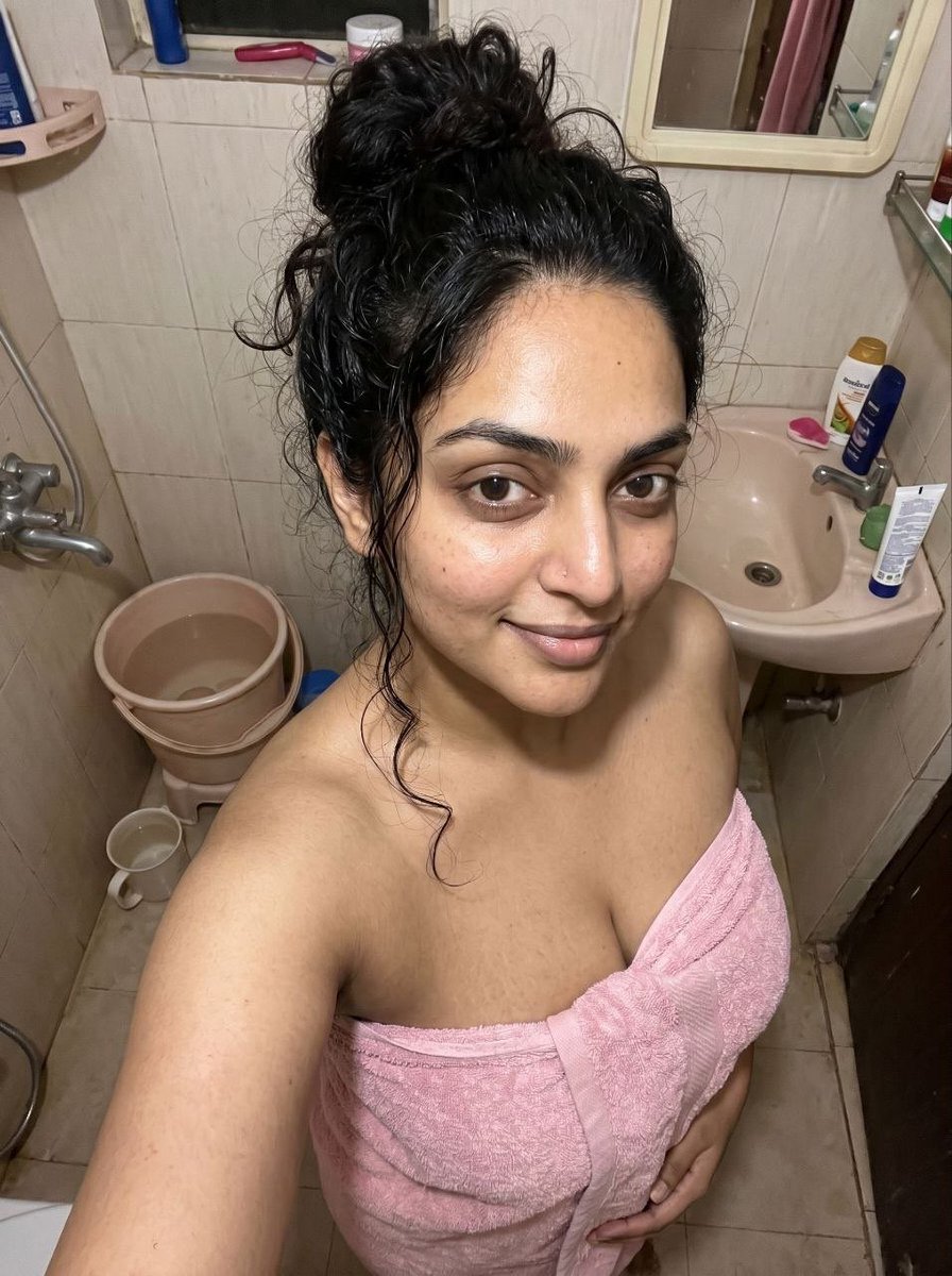 Jeevithameow's tweet photo. Mallu thighs + wet glow + pink towel = dangerous combination 🔥

Good Morning https://t.co/6JzEofS0Mn