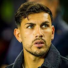 ignaciovillalv8's tweet photo. @Saimoon11 El Cuti esta acelerando la transformación de Paredes a Walter Samuel https://t.co/fFuzZN6IJf
