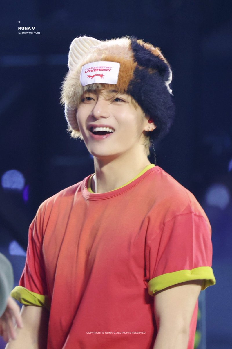 HolyZk's tweet photo. 260707 BTS WORLD TOUR 'ARIRANG' IN LONDON DAY2 (2)

#태형 #뷔 #TAEHYUNG #V https://t.co/zELxvpgFnx