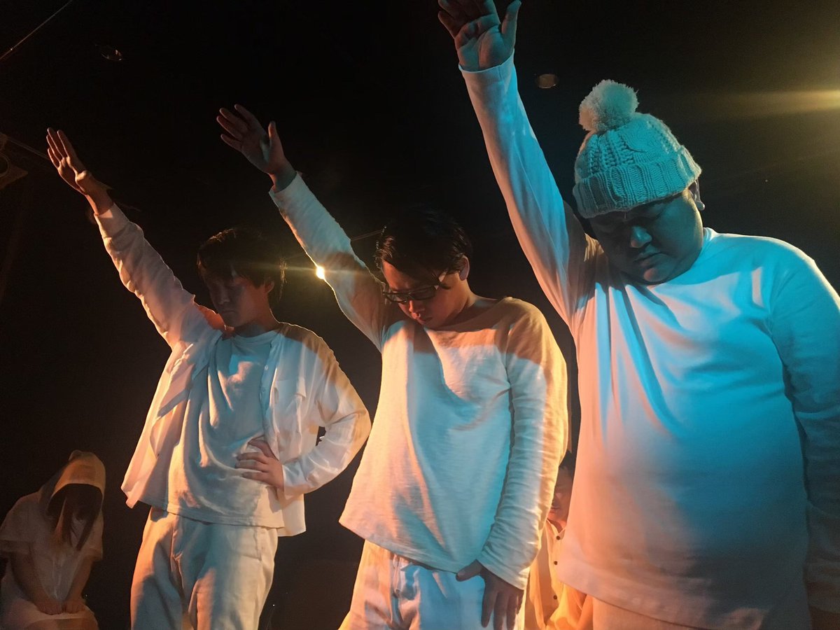 mikumin's tweet photo. 【インプロ×デスゲーム】

Vote Show -サナトリウム-
#プラフォvote #voteshow

- そして僕らは、吐いた血を隠すようになりました
不治の病におかされたこどもたちのインプロ×デスゲーム 
🕐8/14（金）〜8/16 (日) 
📍高円寺K'sスタジオ本館 
ご予約 🎫 https://t.co/MbZQ0BNzyn #プラフォvote

--------------------

隔離されて生活する、病に侵された10人のこどもたちはある日レクリエーションとして、投票ゲーム「Vote Show」をすることとなる。
勝者の願いが叶う不思議なゲームに夢中になるこどもたち。夢はひとつ。"大人になること"
しかしその大きな代償を彼らはまだ知らされていなかった。
十周年を迎える座・シトラス様の人気正体隠匿舞台を、住吉美紅がコンセプトインプロとしてリメイクするコラボ公演「プラフォvote」第三弾。
お客様のタイトルを使って紡ぐこどもたちの絆と、ゲームの勝敗が分ける運命の残酷さ。
花火のように一瞬で、風鈴のようにかすかな命の物語

🕐タイムスケジュール
※住吉はすべて出演します
8/14(金) 15:30🎐　19:30🎐
8/15(土) 12:00🎆　15:30🎆　19:30🎆
8/16(日) 12:00🎐　15:30🎐　19:00 🎆
🎐風鈴チーム　🎆花火チーム

🎫 https://t.co/MbZQ0BNzyn

⬛︎出演者

住吉美紅
早さきえこ
斉藤らいふ
石戸貞義
村田結香
遠藤由実
渡辺りえ
（以上、Platform）

🎐風鈴チーム出演🎐
伊豆原友美（座・シトラス）
倉キュウ
佐藤雪絵
ロバート・ウォーターマン（パワー・ライズ）

🎆花火チーム出演🎆
進藤恵太
小沼翔太
政野屋遊太(合同会社W.kojoh)
山中博志

📍高円寺K'sスタジオ【本館】
東京都杉並区梅里1-22-22 
パラシオン高円寺 B1
東京メトロ丸ノ内線「東高円寺」駅徒歩5分
各線「高円寺」駅徒歩15分

🎫チケット　3,500円　
🎟️特典付き指名チケット　5,500円

⬛︎スタッフ
音響 吉川種乃（劇団でんどろびーむ/EKISHA）
照明　蓬莱蓬（Platform）
制作　樹なみ（Platform）　日向ひなの
物販　山本あつみ（Platform）
詩　紫乃
脚色演出　住吉美紅（Platform）
原案・協力　座・シトラス