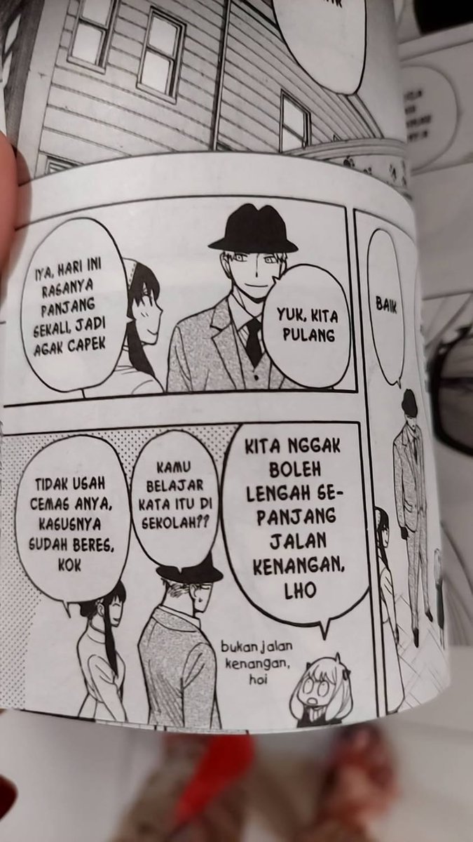 ghiakusien's tweet photo. Aslinya, Anya bilangnya 'wisata sekolah itu berakhir begitu sampai rumah, jadi nggak boleh lengah', tapi kurang kerasa pas, jadi mempertimbangkan Loid swt 'kamu diajarin istilah itu di sekolah', tweak sedikit jadi begini. https://t.co/ANZ7C9DBI6