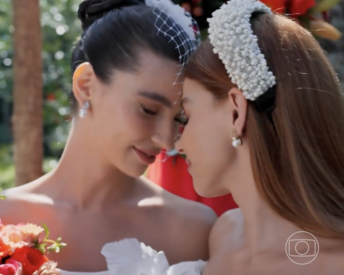medvegmann's tweet photo. eu amava tanto quando elas faziam isso https://t.co/vW3s5imax5