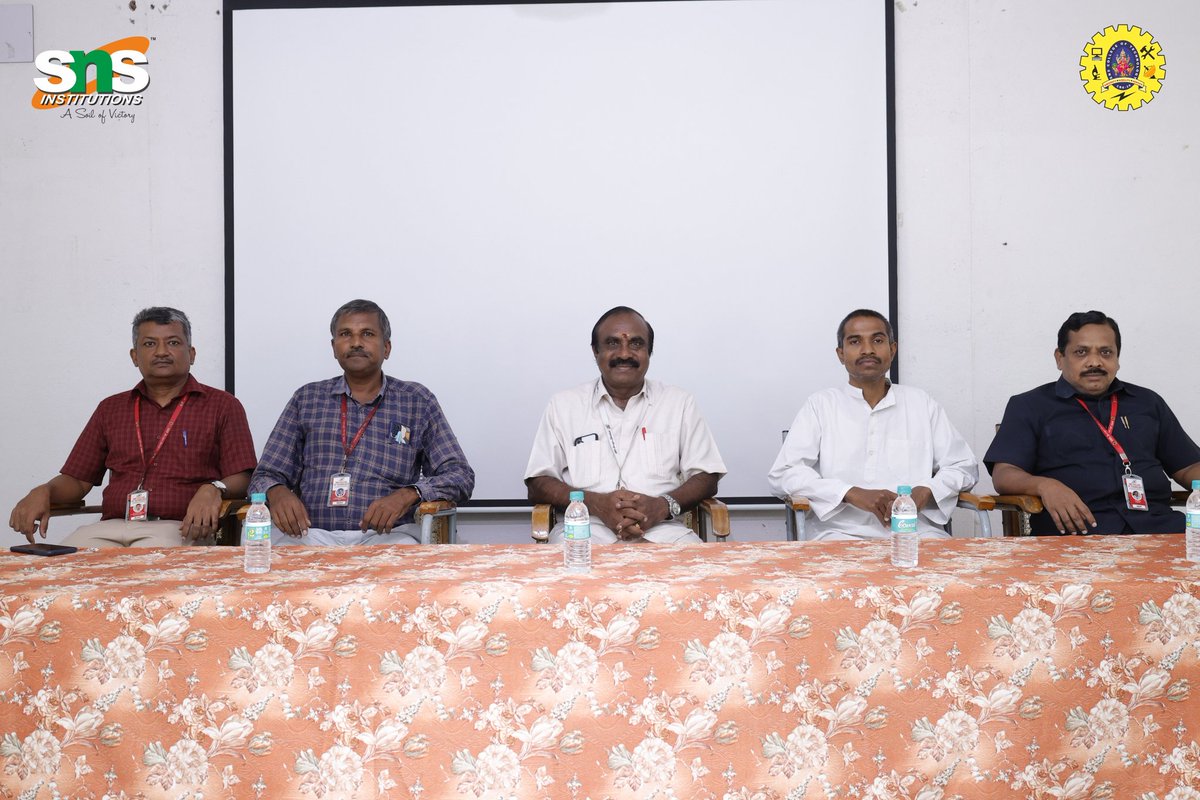 snsinstitutions's tweet photo. SNS College of Technology celebrated #InternationalYogaDay2026, promoting wellness, mindfulness, and holistic living through yoga with students and faculty. 🧘
#SNSInstitutions #DesignThinking #Yoga #Wellness #Mindfulness #HealthyLiving https://t.co/7w6pz0ALCU