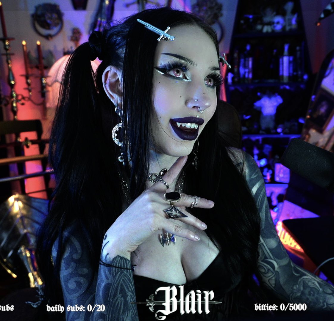 blairvira's tweet photo. this vampire is becoming a farmer tonight ⚔️🧛🏻‍♀️ @MoonlightPeaks https://t.co/EkXoVB5kEy