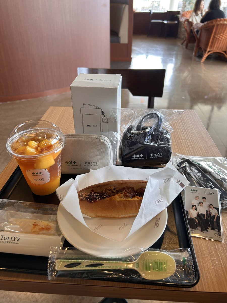 nkai71814's tweet photo. お散歩しながらブランチがてらTULLY'Sに🥤
コラボありがとうございます😊 https://t.co/Sdgrtc7NUz