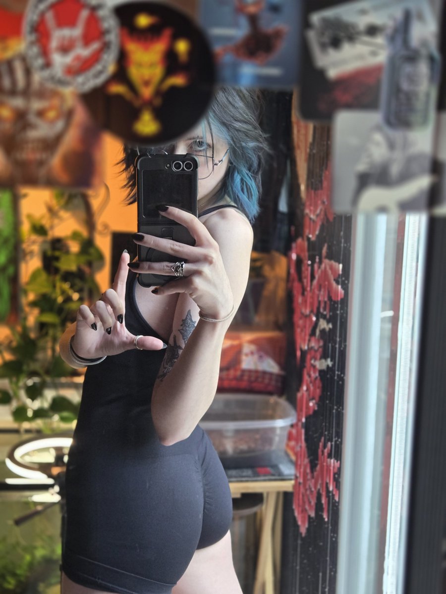 okaywolfe's tweet photo. Do my feet trigger you? Good. Now go trip into my throne and relapse for me dog. https://t.co/aM0dqUnPOm