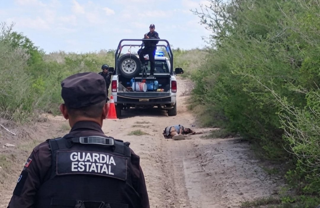 VALORPORTAMPS's tweet photo. #REYNOSA #TAMPS 
EL DÍA DE HOY ÉL CUERPO DE UNA MUJER SIN VIDA Y CON HUELLAS DE VIOLENCIA FUÉ ENCONTRADO EN LA CARRETERA A MONTERREY FRENTE AL COMPLEJO BURGOS DE PEMEX
SEÑAS PARTICULARES:DRAGÓN EN ÉL CUELLO,LA LEYENDA "YAMILETH" UNA ESTRELLA EN ÉL ROSTRO DEBAJO DEL OJO DERECHO. https://t.co/hLzTEoksG7