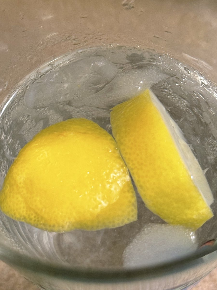 relapsemaxing's tweet photo. #lemonwater good for your soul #foodie https://t.co/OBi6gfe2dU