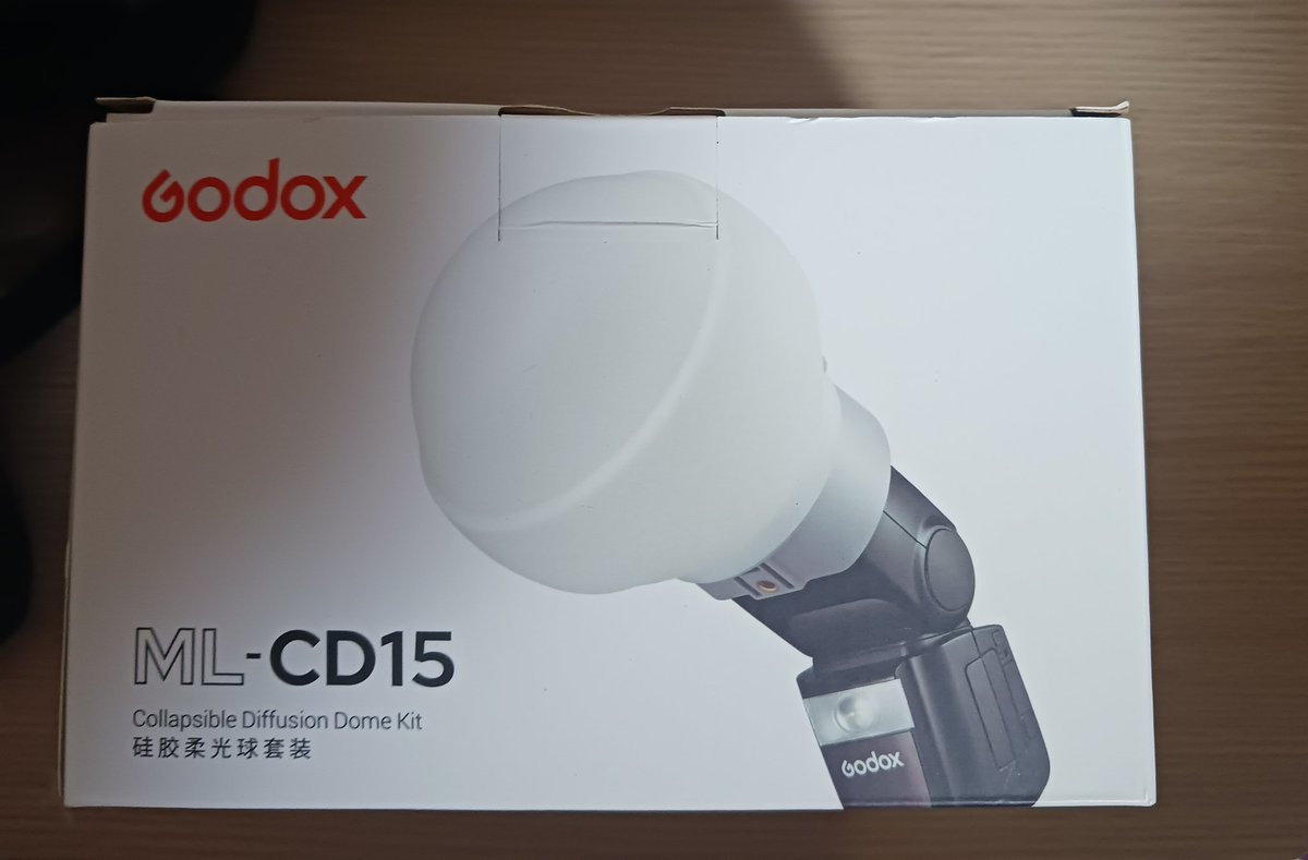 youssann2's tweet photo. デヒューザ-が届きました。
早速ストロボにセットしてみました。直射に比べて光りがかなり柔らかくなりそうです。
#Godox
#MLCD15 https://t.co/NQeBcqcTqg