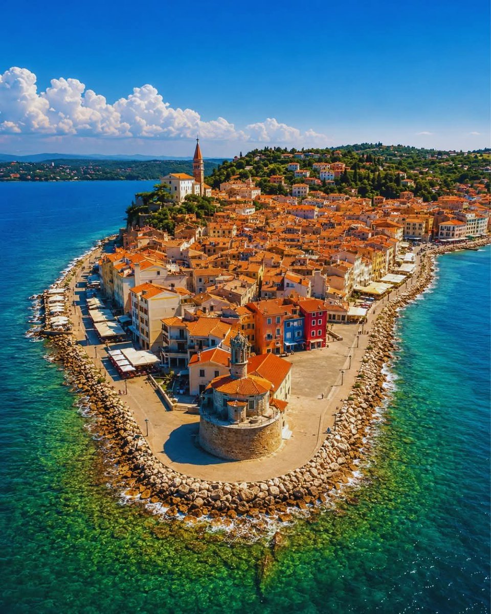 SeascapeNature's tweet photo. Piran, Slovenia 🇸🇮 https://t.co/D2BmdKNSyZ
