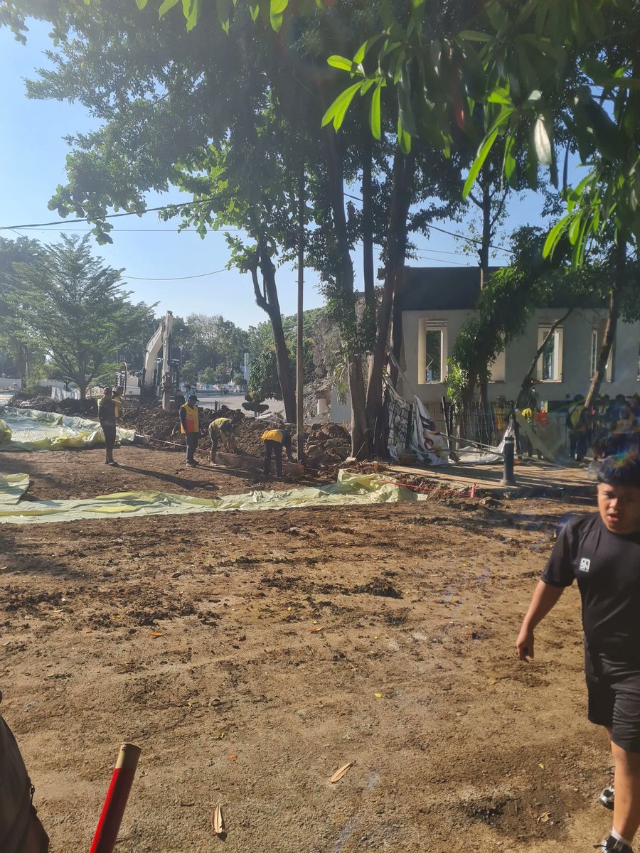 RickyNSas's tweet photo. Gubernur Jakarta aktifkan dan renovasi lagi perpustakaan. Gubernur Konten, hancurkan dan ratakan perpustakaan aktif. Jelas kan bedanya? #MSWD #JalmaProblematikSokEstetik https://t.co/zYXW0tzHSs
