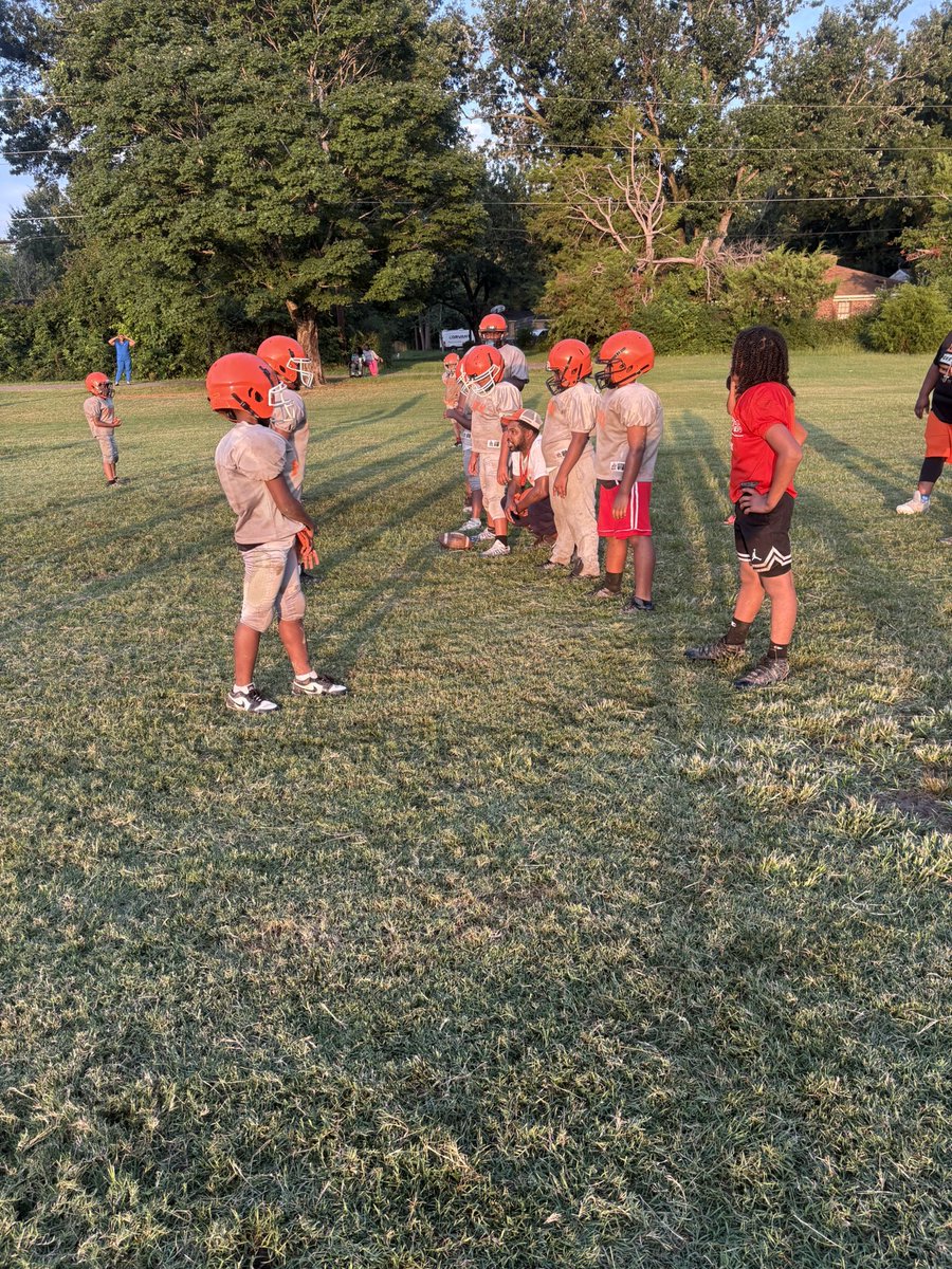 ESQ_Da_OG's tweet photo. 🧡💙 Felt good being back out there with the boys #BackOutside https://t.co/zsozZqA09t