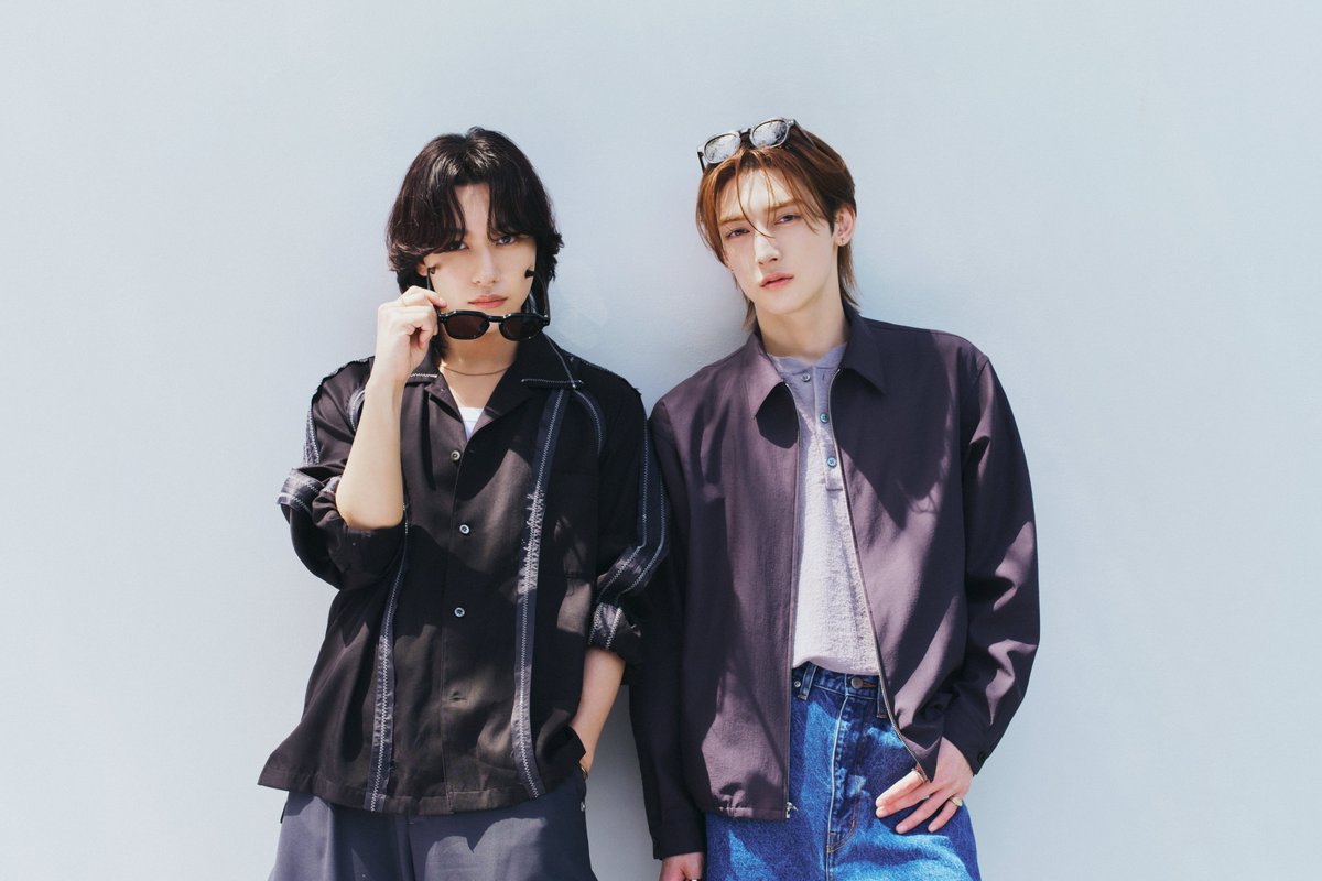 rim_eyewear's tweet photo. RIM meets ROIROM
「きみとかける。2026SS SUNGLASSES」

眩しい夏の光が降り注ぐ、緑豊かな庭☀️🌿

着用しているのは、
「RIM BASIC SUNGLASSES」から
カジュアルにかけられる定番の
BOLD SUNGLASSES🕶️✨

存在感のある太めのフレームが、
いつものスタイリングにアクセントをプラスします👀💫

眩しさの先にある、まだ知らない世界へ。
ふたりの旅は、まだ始まったばかり🧳

大切な瞬間に寄り添い、
スタイルを引き立てるサングラスを
ぜひチェックしてみてください🔖

#RIM #RIMmeetsROIROM

着用アイテムはツリーへ👇