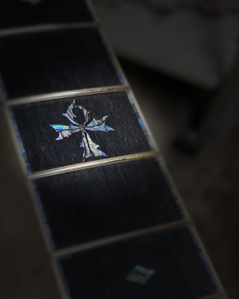kzguitar's tweet photo. PERSONZの本田毅さんに工房までお越しいただき、動画撮影を行いました。

着々と進んでいる次なるKz Oneの製作について、
更にはKz Versaをもとにした新たなギターの計画についてなど...
詳細は動画の公開を楽しみにお待ちください！

ツアーでお忙しい中、
ご協力いただきありがとうございました！ https://t.co/P28GDsSUjH