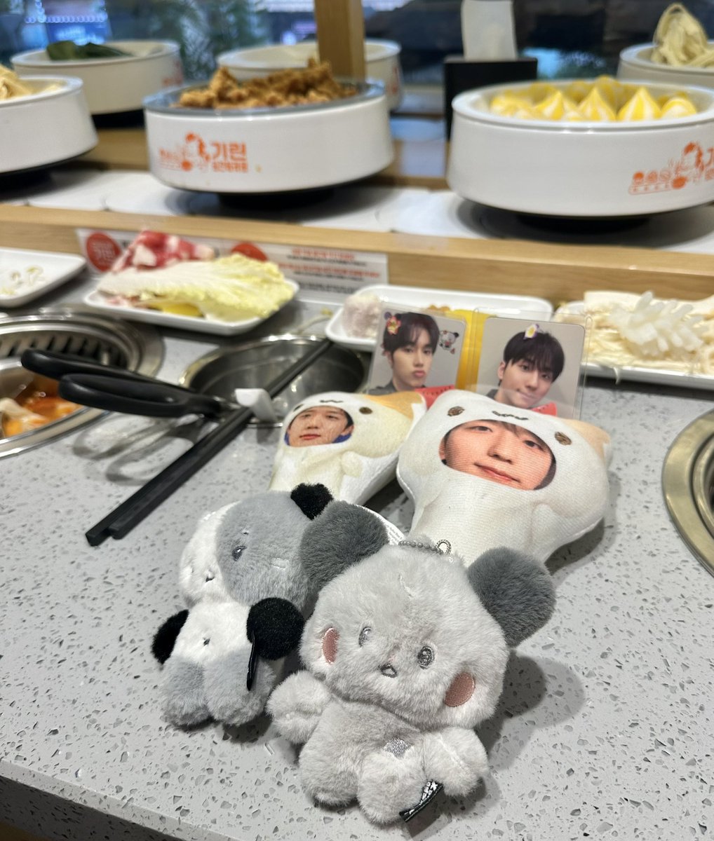 memoryoverdr1ve's tweet photo. 훠궈 1톤 먹으니 이제야 배가 부르네 .ᐟ 😻🐭 https://t.co/T0imXvWNu0