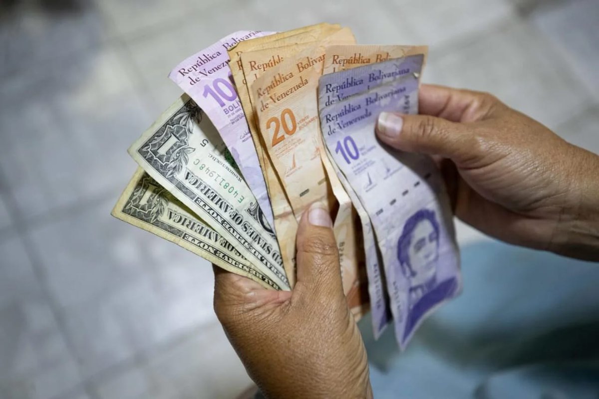 Alconde's tweet photo. Radiografía matemática de una destrucción económica indetenible que golpea al pueblo desde el 3 de enero de 2026:

03-01-2026: 304,67
03-02-2026: 372,10
03-03-2026: 421,87
03-04-2026: 474,05
03-05-2026: 488,33
03-06-2026: 558,64
03-07-2026: 652,97
07-07-2026: 685,94

#7Jul #8Jul https://t.co/cswjRtewRt