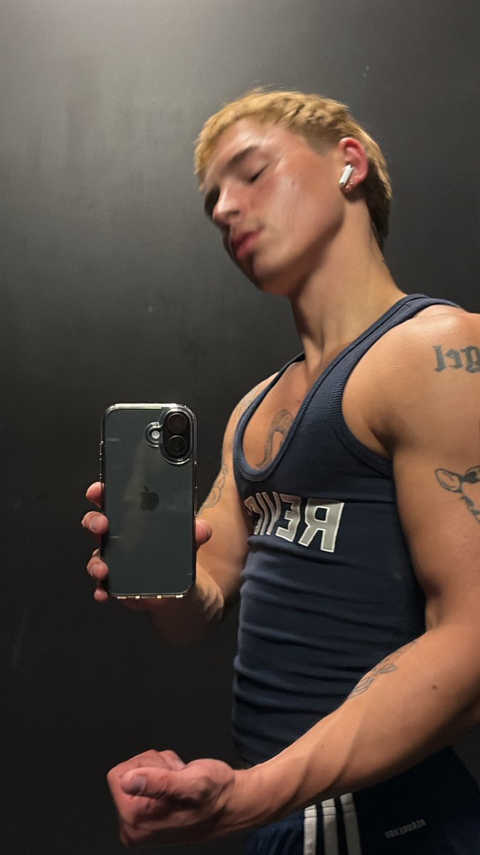trashhboy420's tweet photo. https://t.co/zPOgi5Psf3