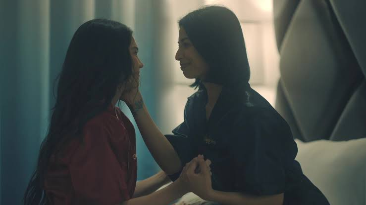 malisorn69's tweet photo. I FELL, IT'S FINE
A guarded wellness resort owner named Anne whose life begins to heal when she meets an otherworldly woman named Chicks.
If you loved "The Rich Man's Daughter," this is the fan service you've waited for 11 years.
#GlaizaDeCastro #RhianRamos #RaStro #IFIF https://t.co/StFvlKjEFH