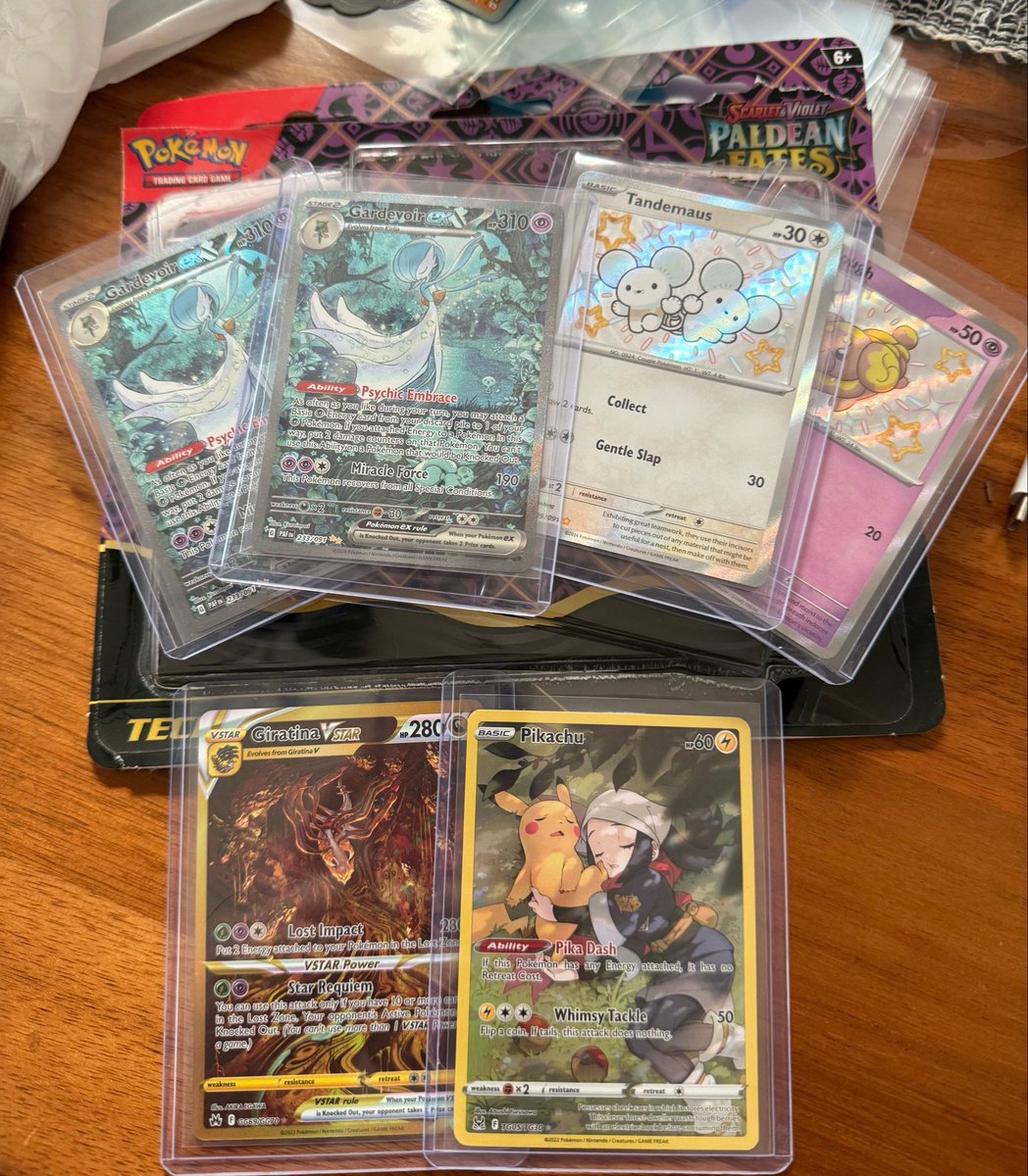 PikaEllla's tweet photo. WHAT I BOUGHT VS THE HITS????????????!!!!! https://t.co/hTGvV8KK2K