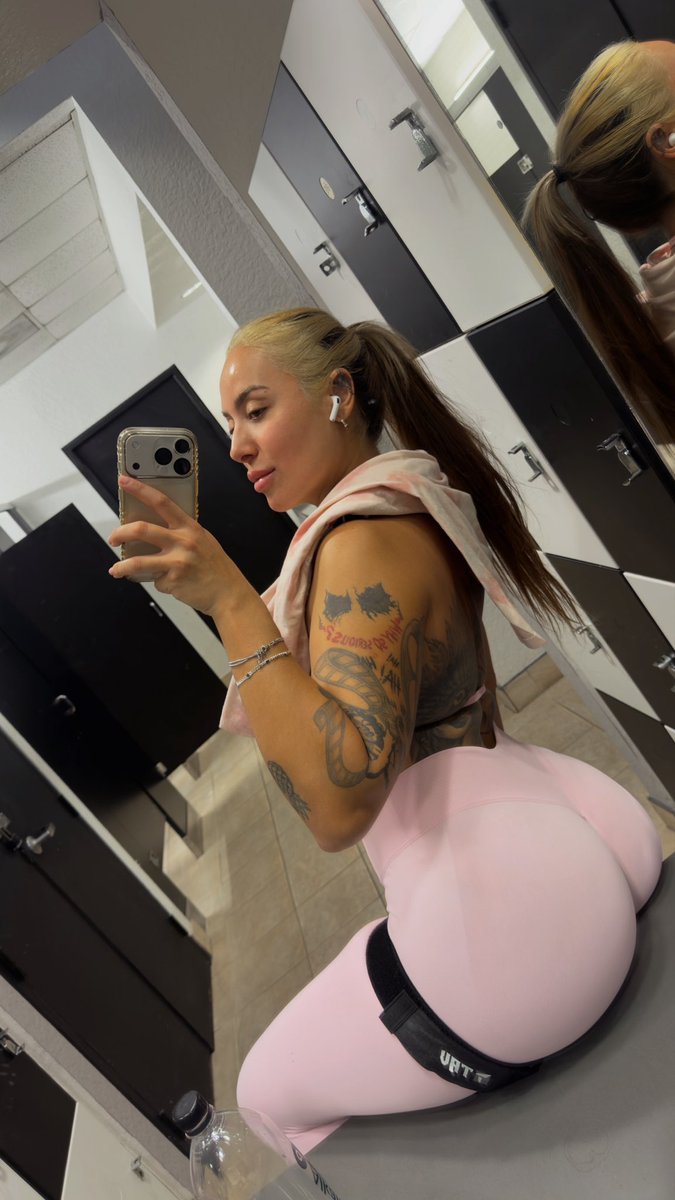 dastallionmami's tweet photo. 165lbs of a$$ yes or no? https://t.co/xHjdlpyu8c