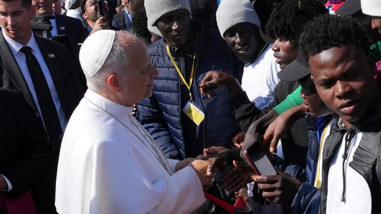 Diarioo7's tweet photo. ¿CÓMO SE PUEDE CONCILIAR? YO NO CONCILIO
¿Cómo conciliar diez siglos de Papas (es decir, decenas y decenas de ellos) que dicen y hacen A, con los papas recientes que dicen y hacen Z? No es posible conciliar.
https://t.co/ViIeXC9y5R https://t.co/T9S8JTHdVu