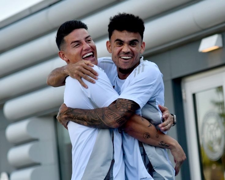 lyxuryr's tweet photo. #jichard Au
⤷ Tras la eliminación del Mundial, Richard Ríos se hace una promesa: devolverle la sonrisa a James. Lo que nunca imaginó fue enamorarse de él…

ni descubrir que no era el único dispuesto a luchar por su corazón. https://t.co/vqd5Dt4qM4