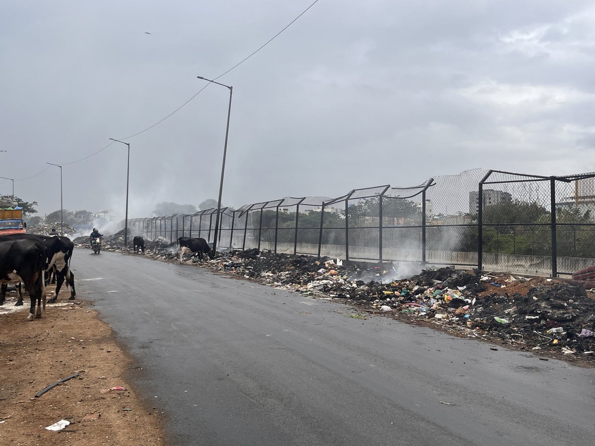 Basavarajak's tweet photo. @karnatakakspcb @krishnabgowda @DeoBbmpnorth @BBMPSWMSplComm @kiranshaw 
@CMofKarnataka 

Daily burning of Solid waste by collection agencies.

Toxic fumes ☢️all over the area and huge pile of half burnt garbage on the road. Serious Health Hazard. ⚠️ ☣️
@AshwathNagar, Hennur Rd https://t.co/KtiCJnH98b