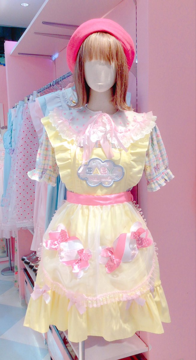 NP_Laforet's tweet photo. 本日もオープンいたしました🎀
イエローとキャンディピンクでカラフルコーデ🌈

トップス¥12800(税込¥14080) https://t.co/2Xzo4qvklY
JSK¥16000(税込¥17600) https://t.co/wAUWhMjNxi
エプロン¥12000(税込¥13200)
つけ襟¥9800(¥10780)

通販ご希望の方、商品のお問い合わせは info@nile-jp.comまで💌 https://t.co/5pGmiSG6Es