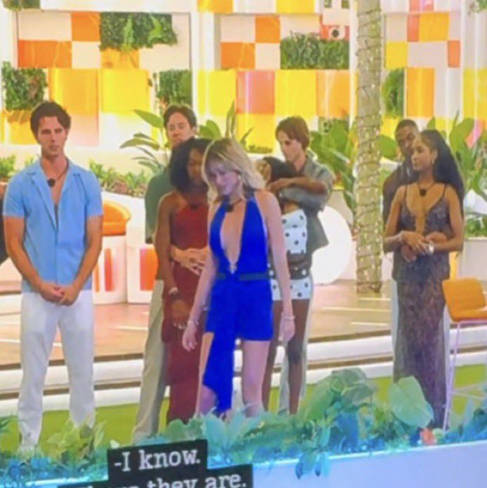 BrinityUpdates's tweet photo. Bryce grabbing trinity’s neck https://t.co/qyO6k7j3Vw