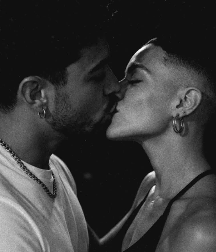 morganegrams's tweet photo. Nous à la fois naturel & élégance ❤️😜
Beaucoup me pose la question à quoi ressemble Miguel au naturel ba voilà 🤪
De base depuis 20 ans il n’a jamais eu de réseaux sociaux il est loin de tout ça !
•
•
•
#monamour❤️ #vacances #été #love❤︎ #bæ https://t.co/EMEeuElIoZ