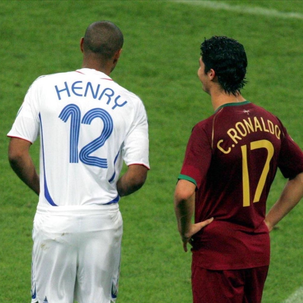 MadridXtra's tweet photo. 🚨 Thierry Henry: “Cristiano Ronaldo’s legacy is UNTOUCHABLE. A lot of great players didn't win the World Cup, it does NOT define their legacy. 

I wish him all the best, I hope he scores more than 1000 goals. He inspired a generation, kids, especially the way he breathes, lives and thinks about football. 

Look at his body, he’s an example to EVERYONE. Big man, all the very best on what you wish to do.”