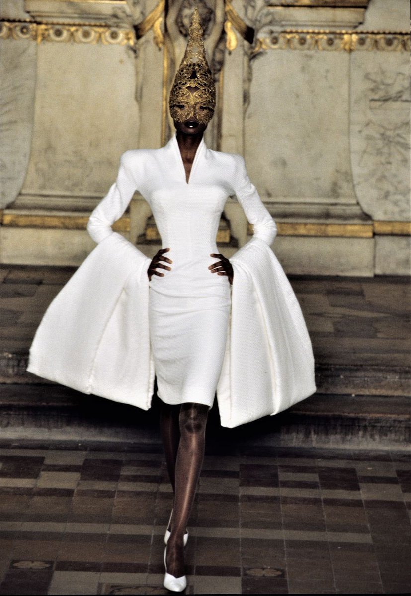 saintdemie's tweet photo. zendaya wearing givenchy ss97 couture by alexander mcqueen at ‘the odyssey’ photocall in paris ⚜️ https://t.co/otrKcgAj8P