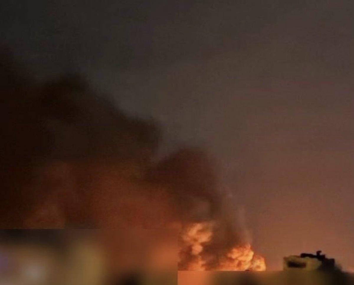 victoriaslog's tweet photo. The sirens went off only minutes after several powerful explosions. Civilians had no chance to hide. It feels like we’re back in 2022 😞

📍Kyiv, Ukraine https://t.co/OGtUfgob1V