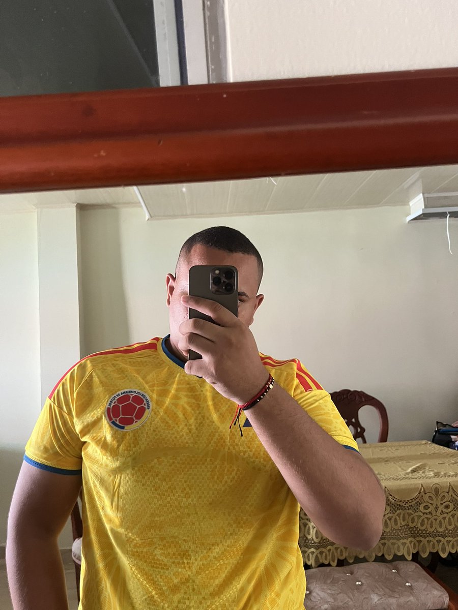 berriosamuel8's tweet photo. Apoyando a la Sele 🇨🇴 https://t.co/P0qietFw8J