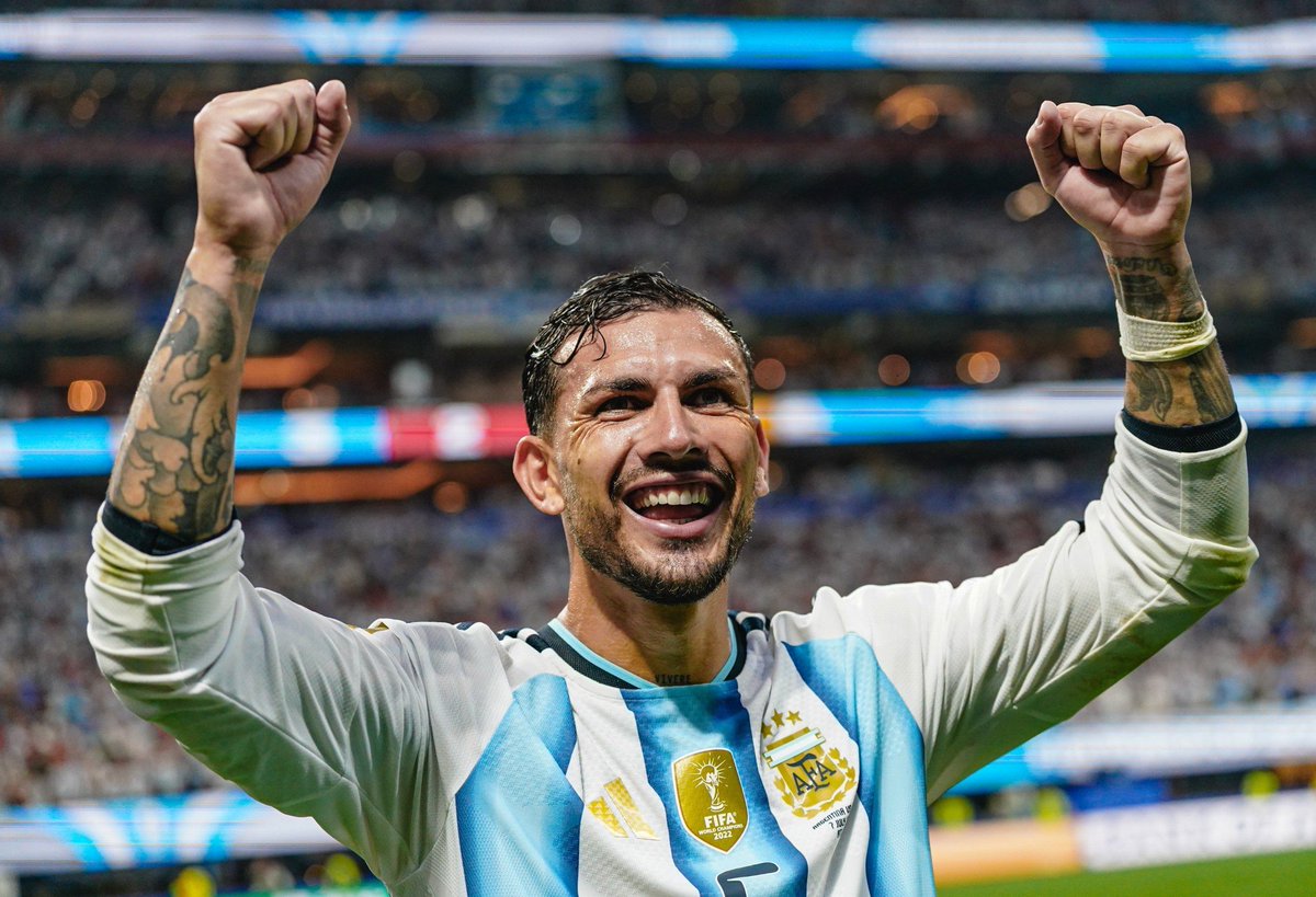 la12tuittera's tweet photo. 😁💙💛💙Cómo no vamos a estar felices por Leandro #Paredes. https://t.co/FTZvoOeov4