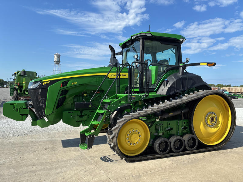Mowrey_Auction's tweet photo. 2024 John Deere 8RT 370 Tractor, Full Auto Steer W/ Integrated 7000 Receiver, Auto Track &amp; Section Control Activations on Gen 5 Monitor, IVT, 25" Tracks, 120" Centers, 5 Remotes, Leather Seat, 460 Hours. Very Nice! Asking $365,500. https://t.co/L6KbeLj7sU