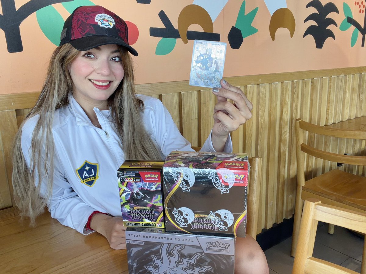 Laurafavela_7's tweet photo. Gracias pokémon por haberme enviado la nueva expansión “Tinieblas Umbrías” 💜🖤
Subiré mi primer video a mi canal de YouTube ❤️
contestando algunas preguntas que me hagan en los comentarios de el post de Insta. 🫶🏻
#obsequiado_por @Pokemon 🤍#pokemon #pokemontcg https://t.co/dat8nFME4l