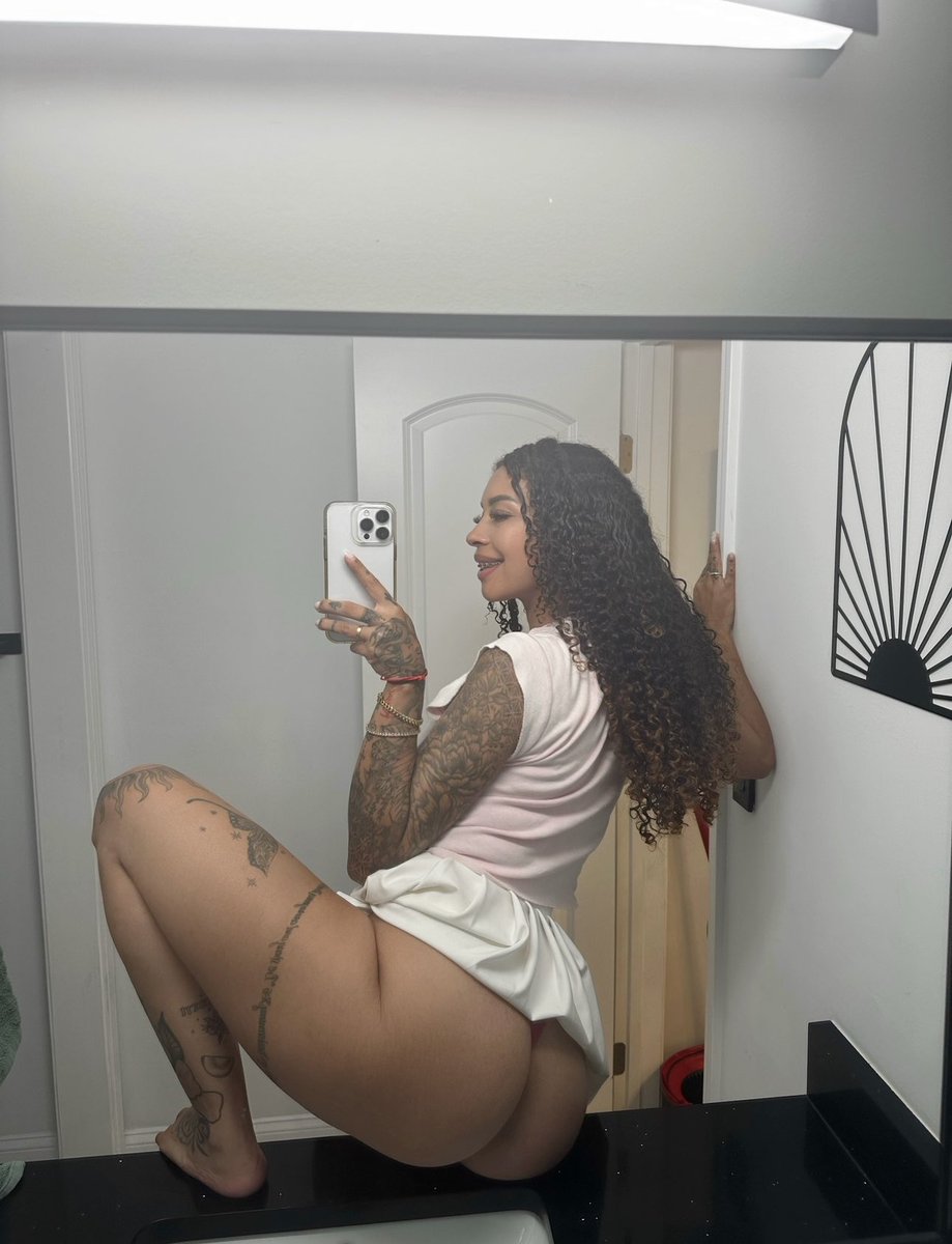MYBFD0ESNTKN0W's tweet photo. Come kiss it 💋 https://t.co/gwdtIEt058
