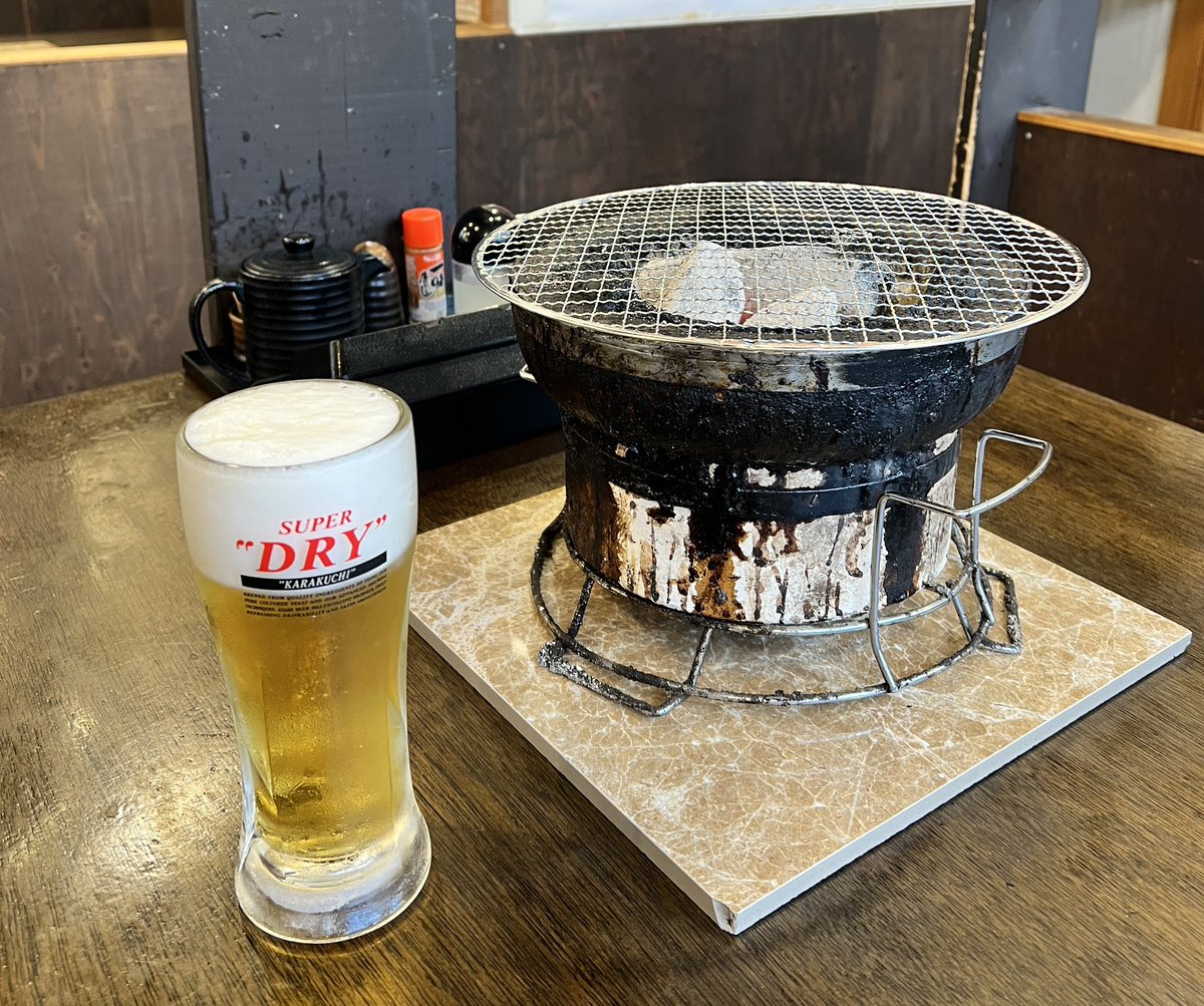 casshern_pat's tweet photo. 今日の怒濤🔥

淵野辺駅前　七輪焼肉　安安😄

ビール290円🍺
ユッケジャンクッパ　520円🫕

クッパ、うまし、辛し🤩

肉はどうした⁉️🥩
食べてないとか🤔
クッパとビールだけ⁉️🤔

#焼肉
#相模原
#淵野辺 https://t.co/QdvqjC3pd4
