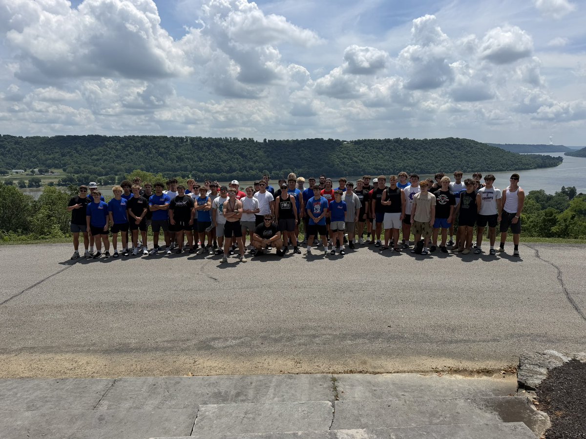 BMoffitt70's tweet photo. At @HanoverFTBL football camp with my team @ICHS_Football. @KyleNeddenriep 
@BrianMacWriter @SamHerderFCS @TheOldCoach @PrepRedzoneIN 
@ICHSAthletics @ICHS_Football 
@ICCoachGoodin 
#MarchOn #LeaveNoDoubt #beastmode #gamechanger #gamewrecker #dline #class2027 #Dlife #defensivelinemanlife #dlinepride #dlinerecruit #nextleveldline #athalete #passrusher #passrush #Dlinemen #defensivetackle #Prospect #FootballRecruiting #RecruitMe #NCAARecruiting