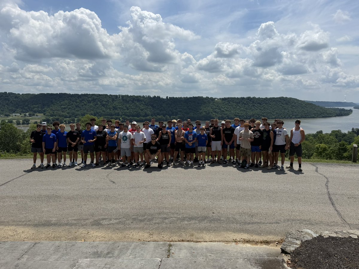 BMoffitt70's tweet photo. At @HanoverFTBL football camp with my team @ICHS_Football. @KyleNeddenriep 
@BrianMacWriter @SamHerderFCS @TheOldCoach @PrepRedzoneIN 
@ICHSAthletics @ICHS_Football 
@ICCoachGoodin 
#MarchOn #LeaveNoDoubt #beastmode #gamechanger #gamewrecker #dline #class2027 #Dlife #defensivelinemanlife #dlinepride #dlinerecruit #nextleveldline #athalete #passrusher #passrush #Dlinemen #defensivetackle #Prospect #FootballRecruiting #RecruitMe #NCAARecruiting
