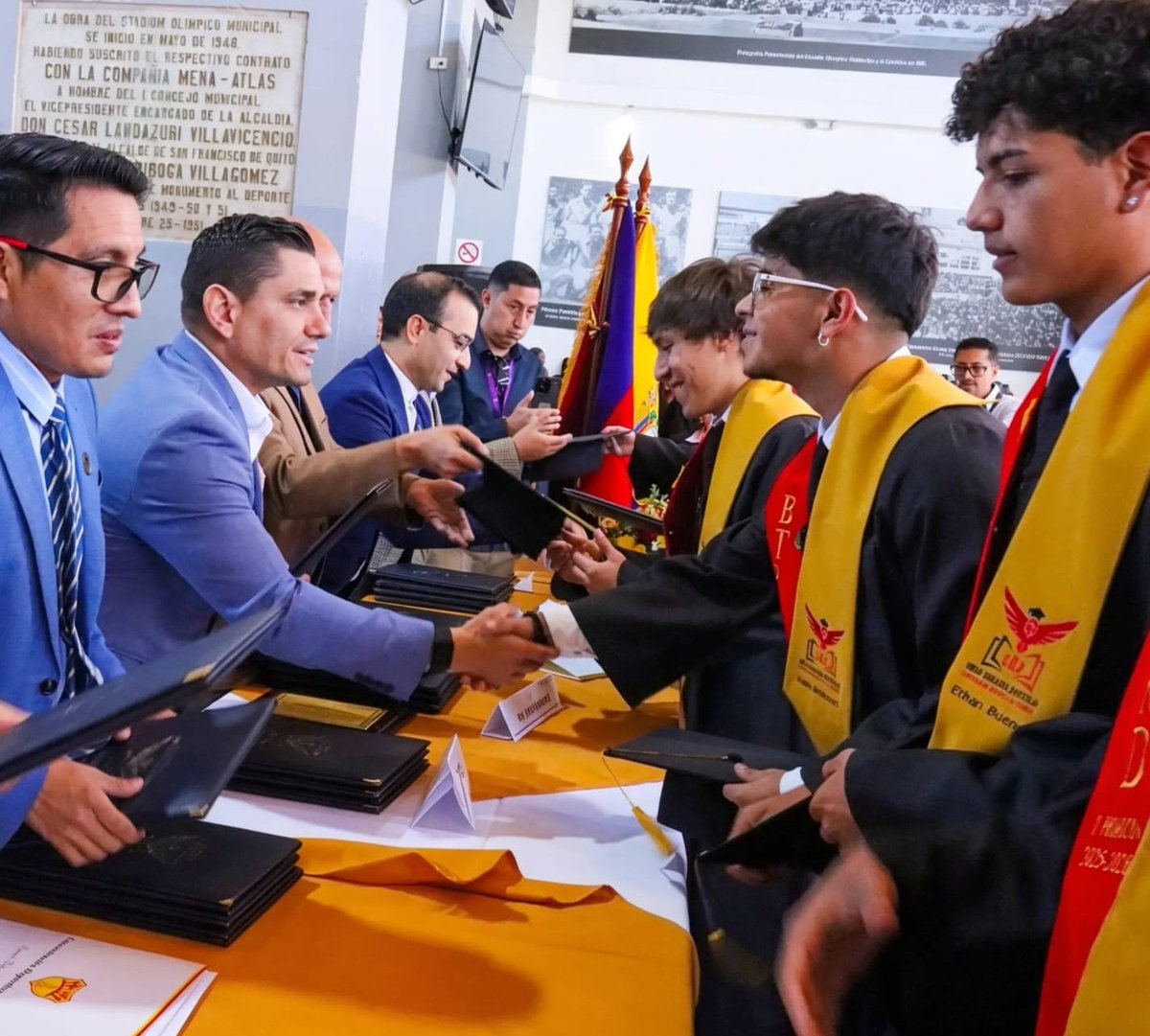 DeporteEc's tweet photo. Hoy fuimos parte de la incorporación de los nuevos bachilleres de la Unidad Educativa Concentración Deportiva de Pichincha, una ceremonia que reconoce el esfuerzo, la constancia y la pasión con la que han sobresalido tanto en las aulas como en el deporte.🎓🇪🇨 

#Graduados2026 https://t.co/2r8ZLM3pCp