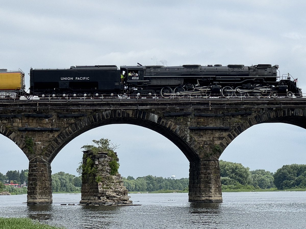 Capitolwire's tweet photo. For my fellow nerds consideration… Big Boy crossing the largest stone arch railroad bridge in the world just north of Harrisburg https://t.co/AREXhNKyh3