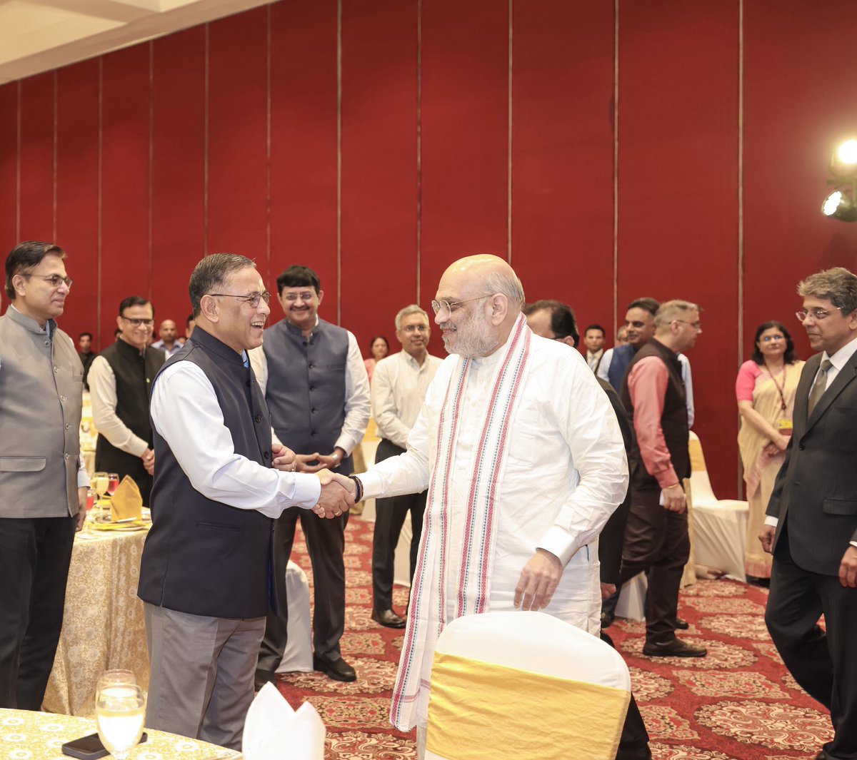 Yogeshlive24's tweet photo. #Home #Minister Amit #Shah Ji at the Farewell of Outgoing Intelligence Bureau (IB) Chief #Tapan Deka Ji:

“A veteran #officer of the Indian #Police Service, former #Director of the Intelligence Bureau Shri Tapan Deka Ji has served with distinction across different roles throughout his career. His professionalism and dedication to service will remain an inspiration and set a high standard for young officers to live up to. 

I wish him all the best and a fulfilling #new chapter in life on his superannuation.”