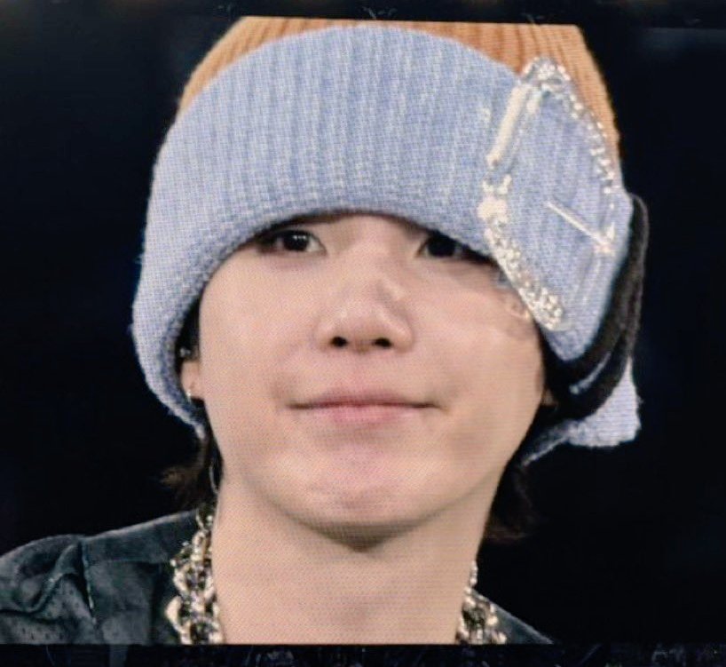 _suga_loveme's tweet photo. 모자에 잡아 먹혔다니까🐱 https://t.co/8omkfaZ3f9