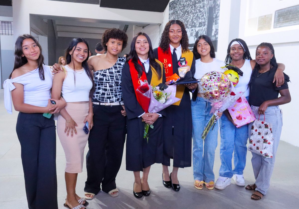 DeporteEc's tweet photo. Hoy fuimos parte de la incorporación de los nuevos bachilleres de la Unidad Educativa Concentración Deportiva de Pichincha, una ceremonia que reconoce el esfuerzo, la constancia y la pasión con la que han sobresalido tanto en las aulas como en el deporte.🎓🇪🇨 

#Graduados2026 https://t.co/2r8ZLM3pCp